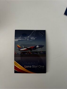 Southwest 'Lone Star One' Boeing 737-800 trading card  - 05